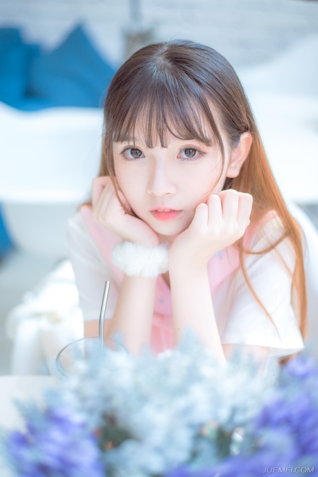 张任在府中来回踱步，咬了咬牙道：“再去打探。”